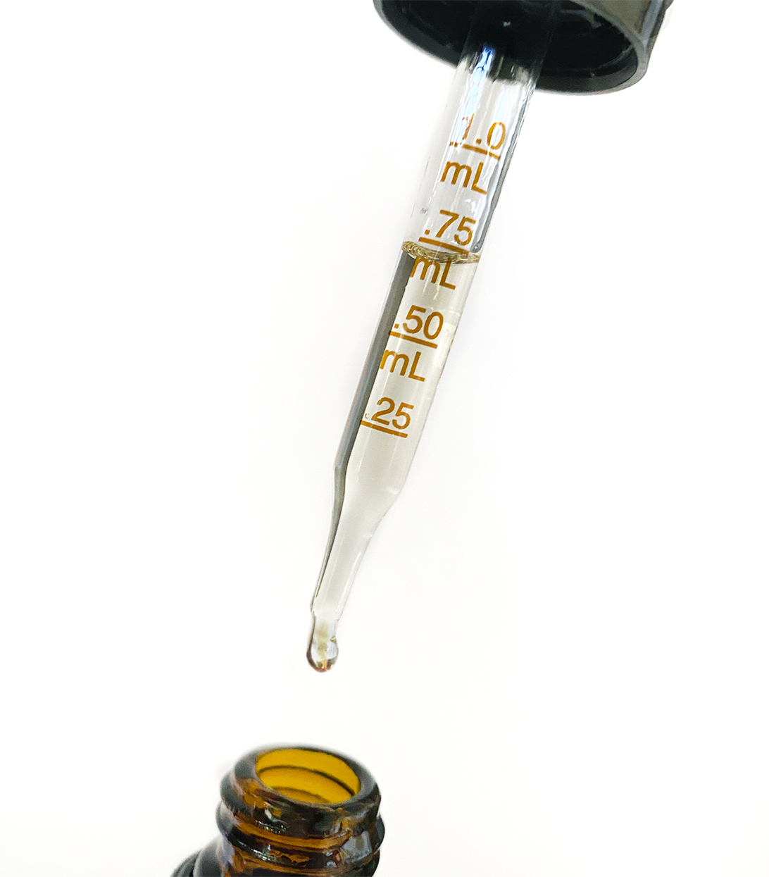 Hemp-Oil-Dropper-Close-up_2000x2000