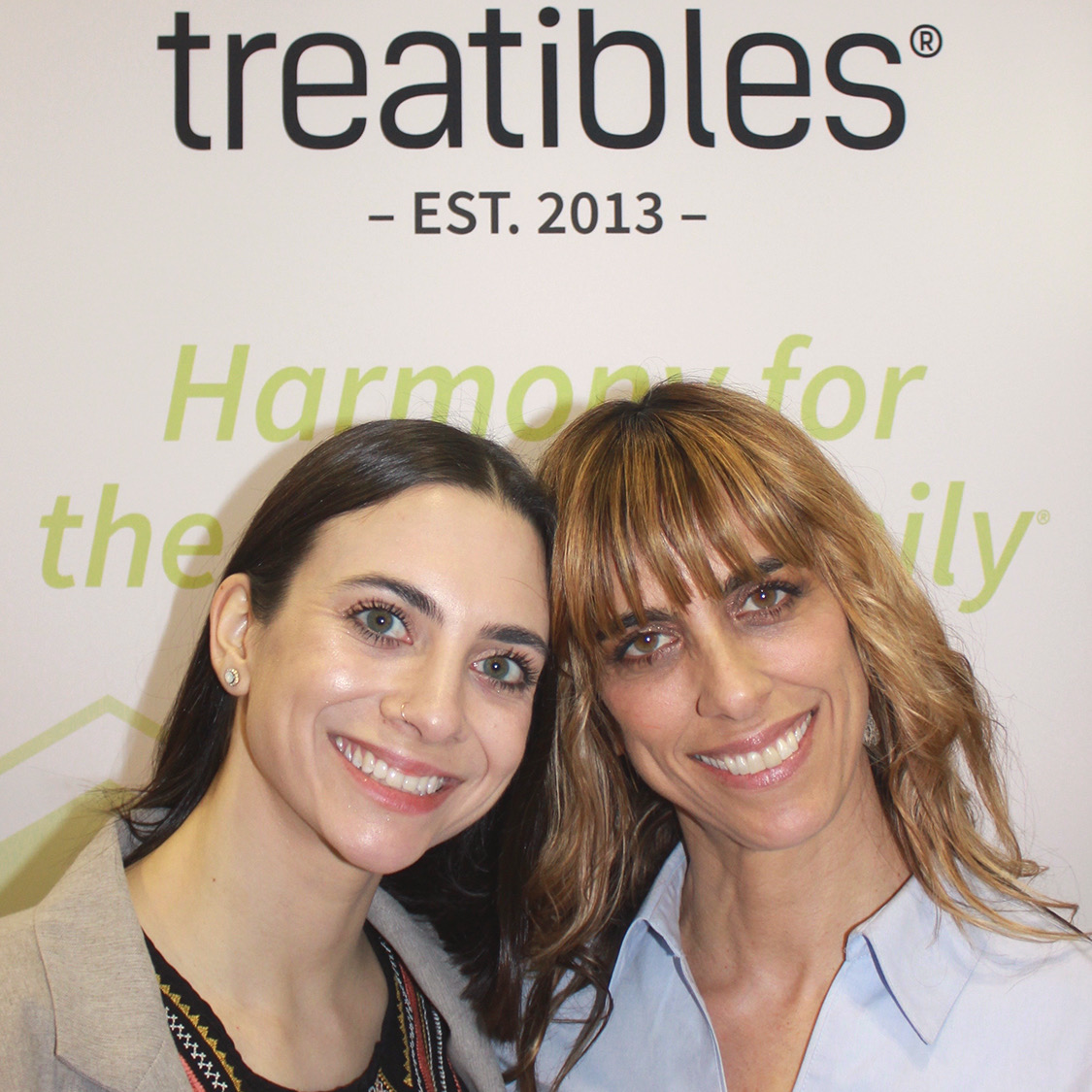 Julianna-Dominique-at-Global=Pet-Expo